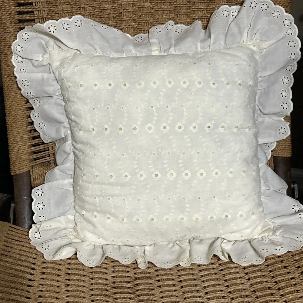 Vintage Cottagecore Granny Eyelet Pillow Square Floral Ruffle‎ Edge Throw Accent